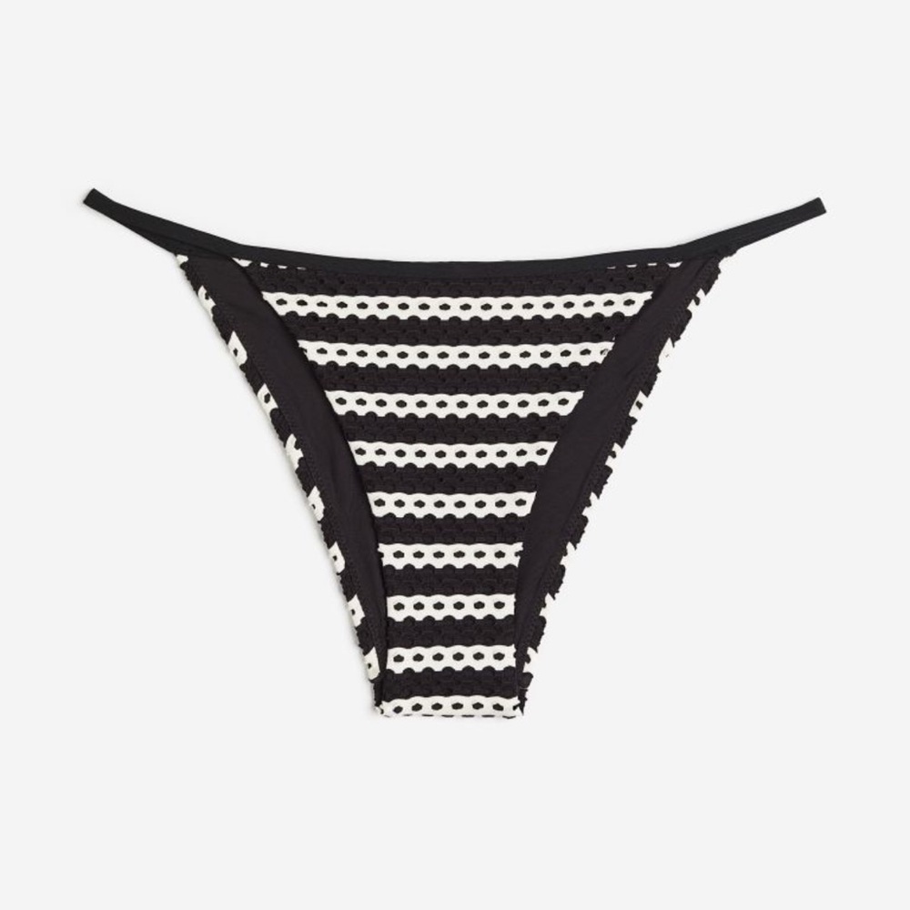 H&M bikini bottoms. NEW WITH TAGS. Size 2.